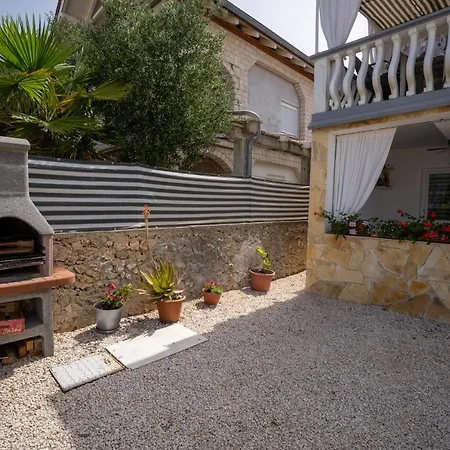 Mira Ii Appartement Vir
